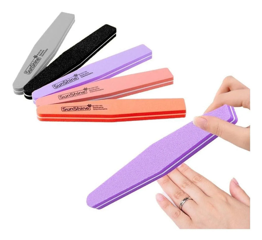 Limas de uñas coloridas Sunshine para manicura, con mano usando lima morada en uñas naturales