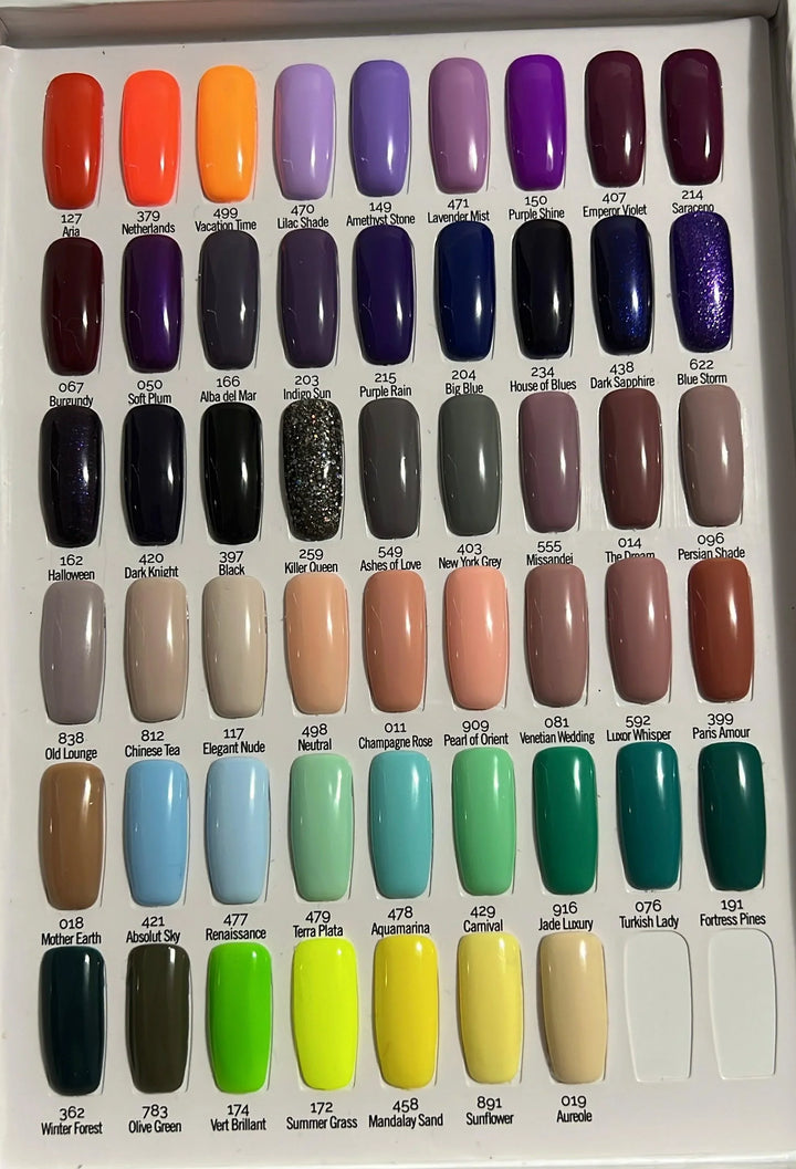 Muestrario de esmaltes semipermanentes Meline Crystal Nails con 48 tonos variados y nombres visibles